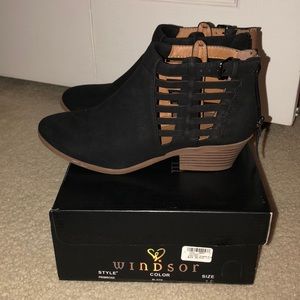 Black ankle booties from Windsor